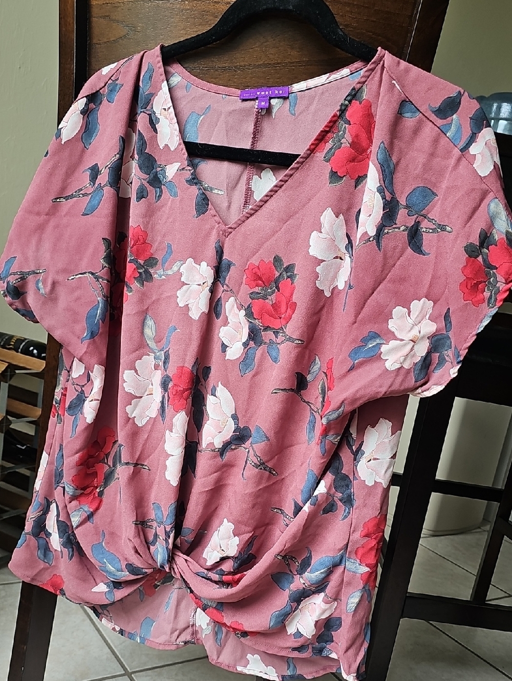 Womens Dusty Rose Floral V-Neck Twist Front Top